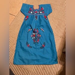 Artesanías tradicional mexicana floral fiesta dress
